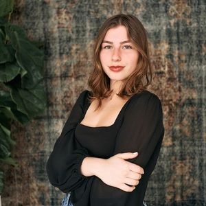 Meet your Posher, Caitlin